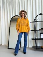 Жіночий в’язаний светр з ажурним візерунком гірчичного кольору 00585