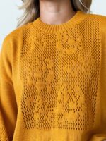 Жіночий в’язаний светр з ажурним візерунком гірчичного кольору 00585