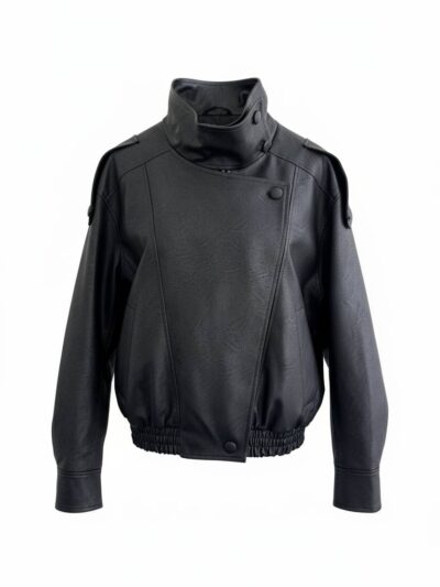 Жіноча куртка з екошкіри асиметричного крою чорного кольору 00681