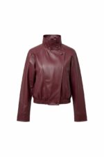 Жіноча куртка з екошкіри асиметричного крою кольору бургунді 00683