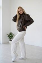 Жіноча куртка з екошкіри асиметричного крою шоколадного кольору 00682