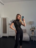 Жіночна блузка на гачках чорного кольору 00889