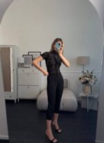 Жіночна блузка на гачках чорного кольору 00889
