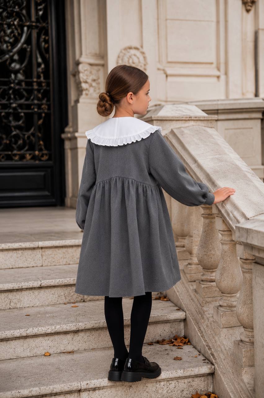 dytyacha-suknya-zi-zyemnym-komirtsem-sirogo-koloru-90035-svn-774-1379-gray-1 Дитяча сукня зі з'ємним комірцем сірого кольору