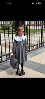 Дитяча сукня зі з'ємним комірцем сірого кольору