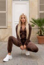 Жіночий спортивний костюм шоколадного кольору 90007 - Зображення 2