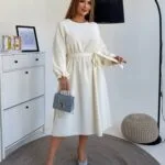 Жіноча сукня міді з поясом молочного кольору