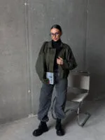 Жіночий бомбер oversize хакі кольору