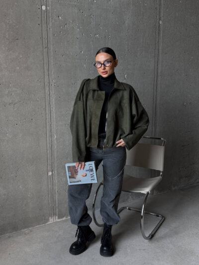 Жіночий бомбер oversize хакі кольору