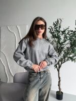 Жіночий бомбер з камінцями світло сірого кольору
