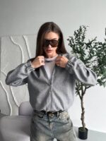 Жіночий бомбер з камінцями світло сірого кольору