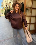 Жіночий бомбер з кишенями шоколадного кольору