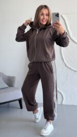 Жіночий спортивний костюм зі шнурком шоколадного кольору