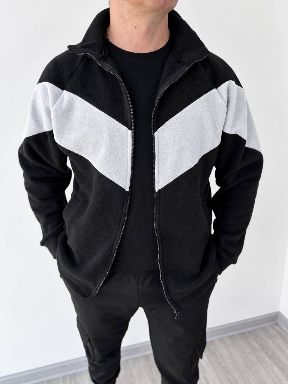 cholovicha-fliska-z-kolor-blokom-chornogo-koloru-90351-saf-792-black-1 Чоловіча фліска з колор блоком чорного кольору