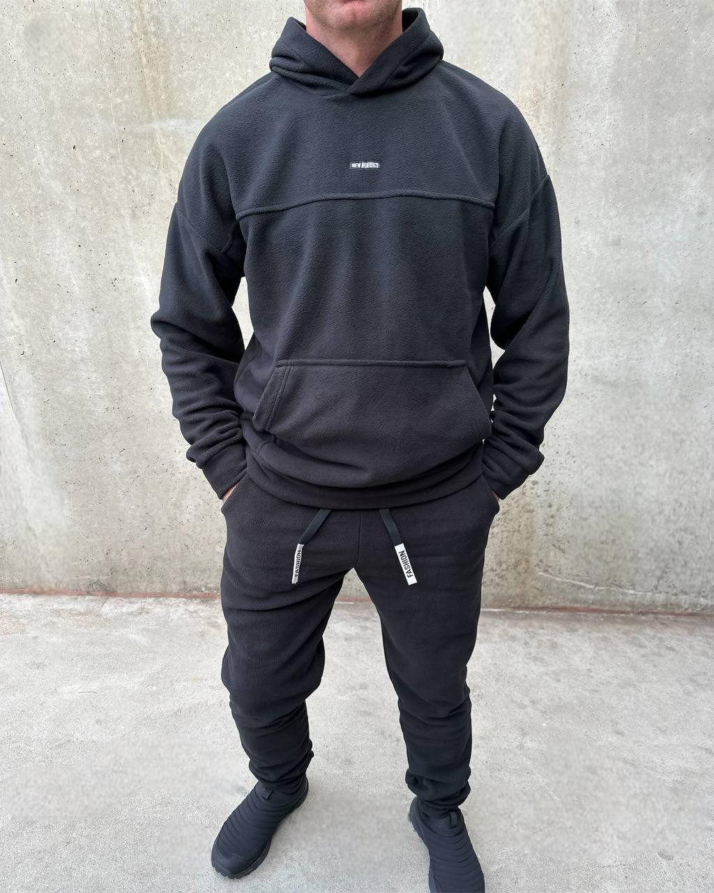cholovichyj-sportyvnyj-kostyum-z-kapyushonom-chornogo-koloru-90352-saf-749-black-1 Чоловічий спортивний костюм з капюшоном чорного кольору