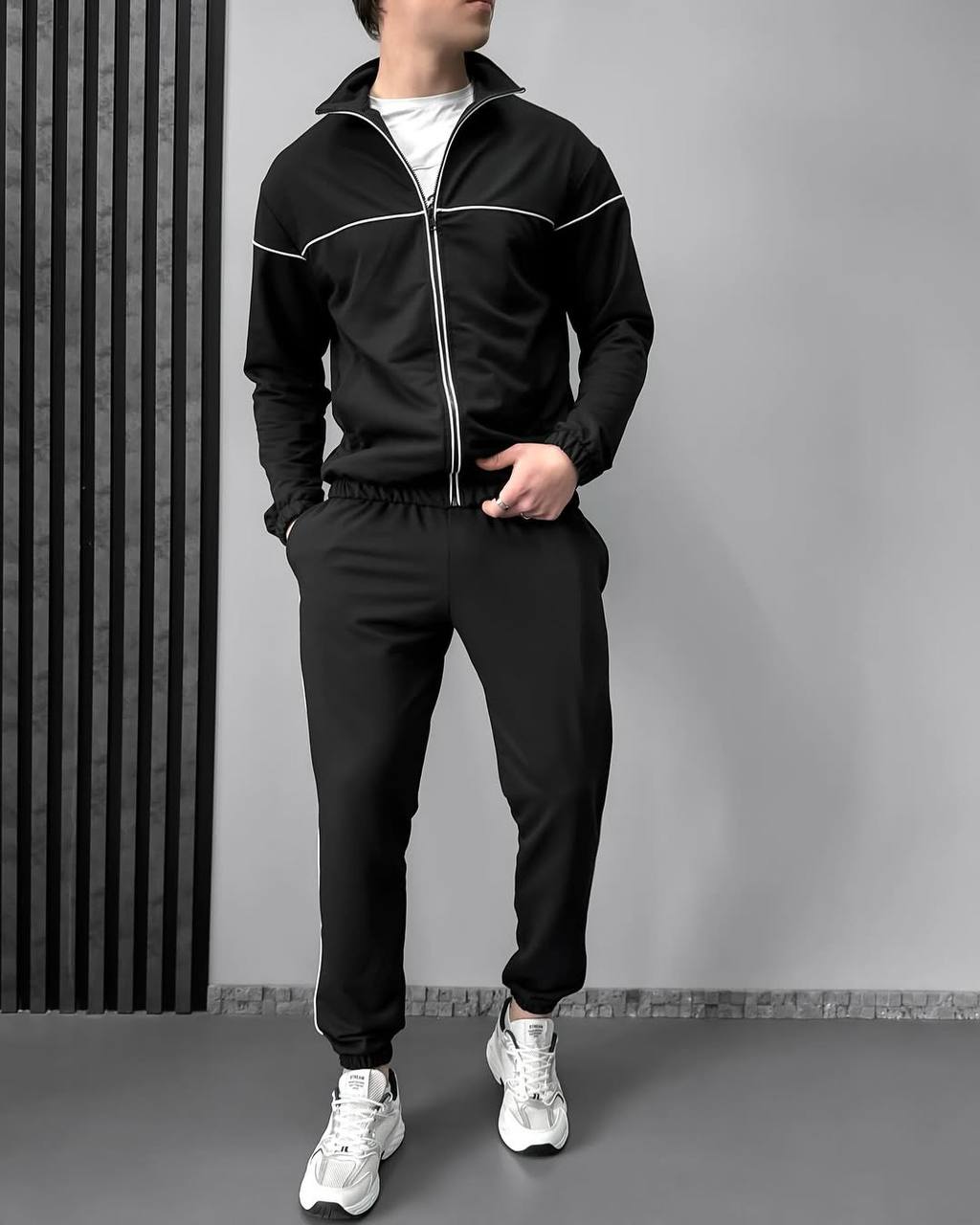 cholovichyj-sportyvnyj-kostyum-z-lampasamy-chornogo-koloru-90432-svn-774-1367-black-1 Чоловічий спортивний костюм з лампасами чорного кольору