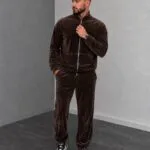 Чоловічий спортивний костюм з велюру шоколадного кольору