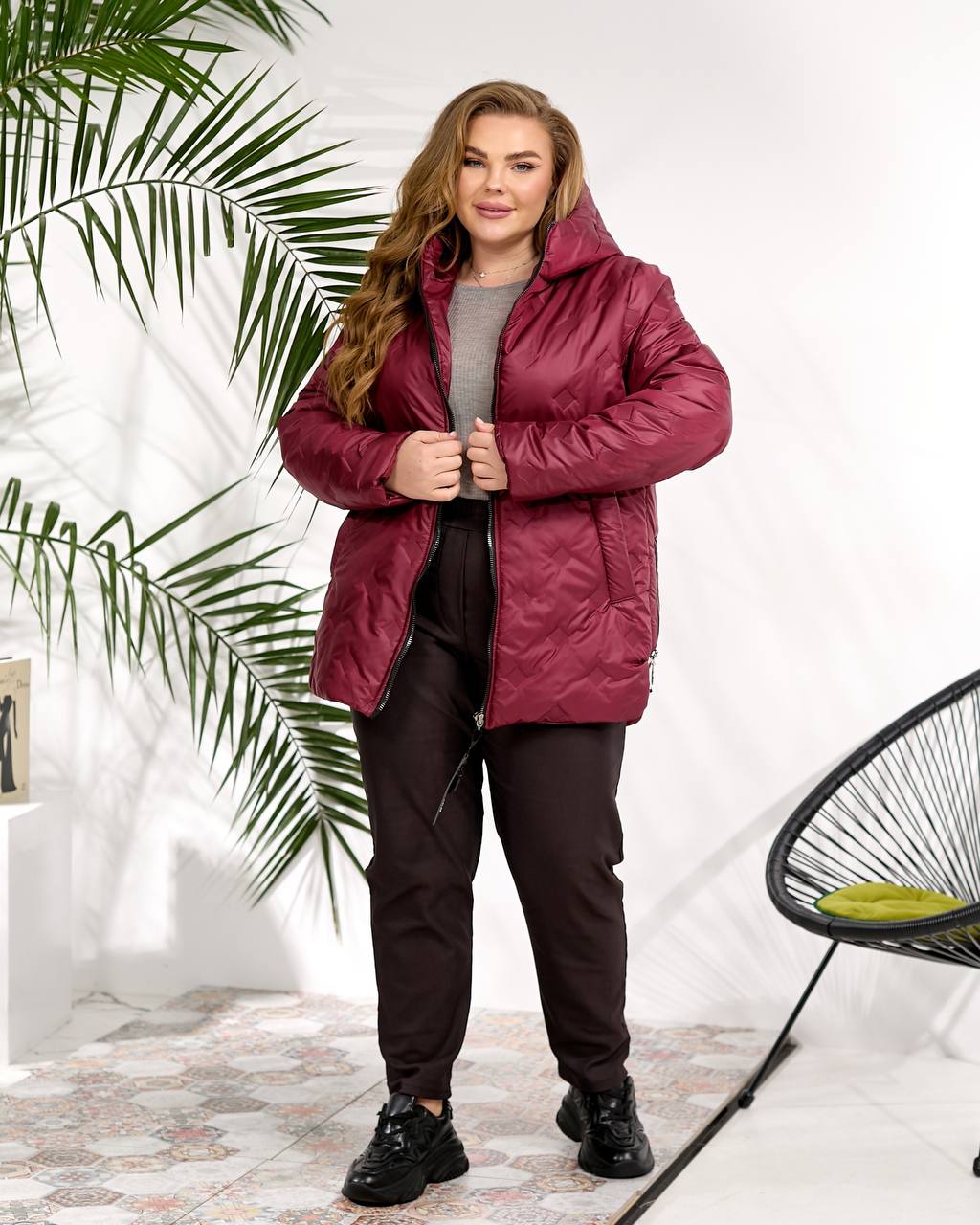 zhinocha-kurtka-z-kapyushonom-bordovogo-koloru-90549-vm-805-burgundy-1 Жіноча куртка з капюшоном бордового кольору