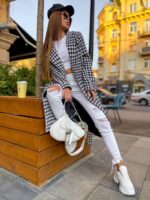 Жіноче пальто з гусячою лапкою чорно білого кольору