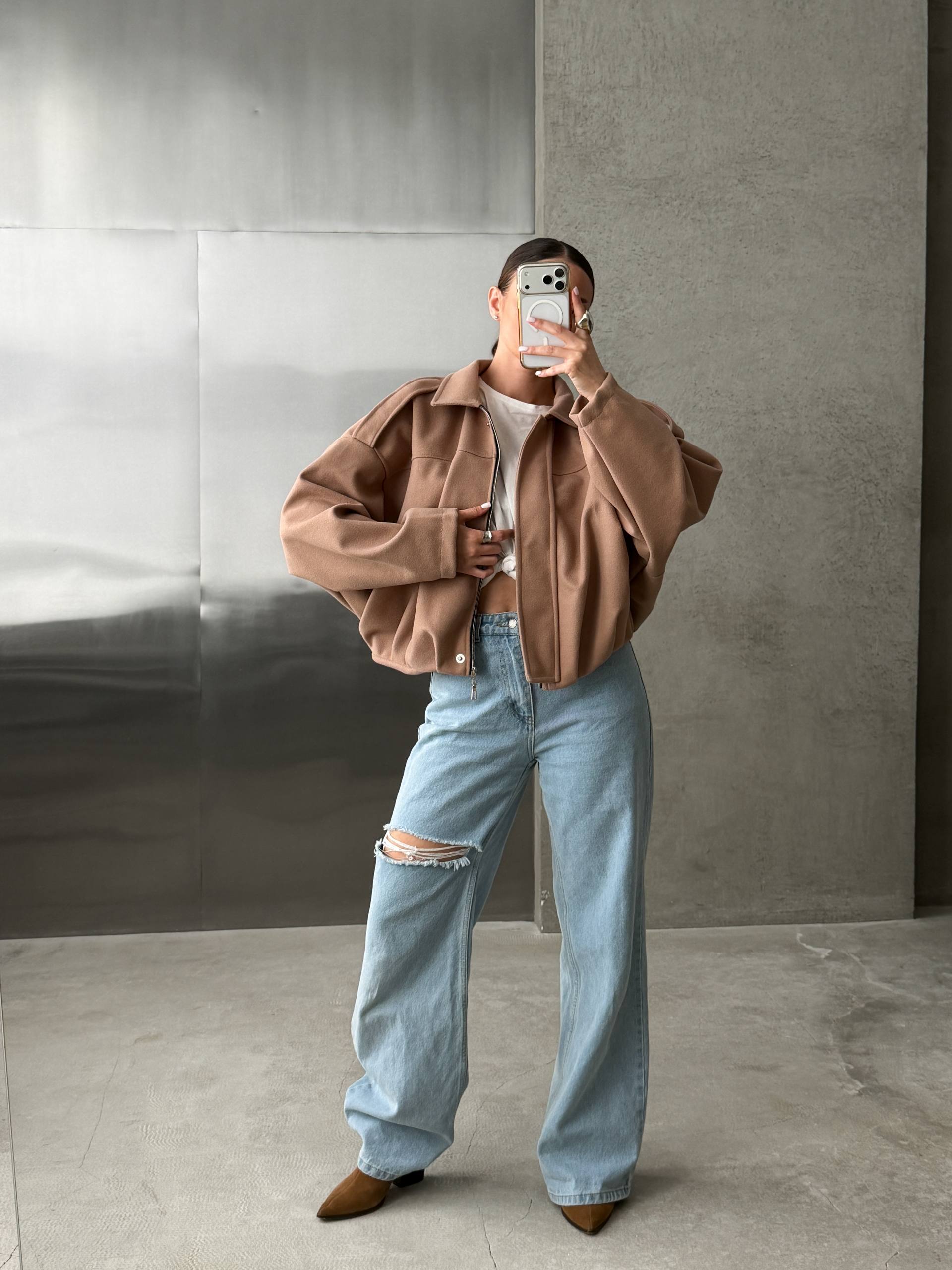 zhinochyj-bomber-vilnogo-kroyu-bezhevogo-koloru-90344-sc-9001-beige-1 Жіночий бомбер вільного крою бежевого кольору