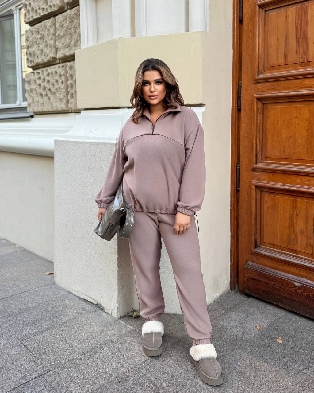 zhinochyj-flisovyj-kostyum-z-kuliskoyu-bezhevogo-koloru-90409-ss-212-beige-1 Жіночий флісовий костюм з куліскою бежевого кольору