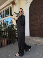 Жіночий костюм із сорочкою та штанами палацо чорного кольору