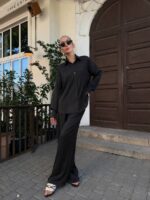 Жіночий костюм із сорочкою та штанами палацо чорного кольору