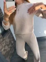 Жіночий костюм з ангори бежевого кольору