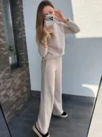 Жіночий костюм з ангори бежевого кольору