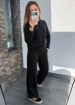Жіночий костюм з ангори чорного кольору