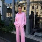 Жіночий костюм з брюками палацо рожевого кольору