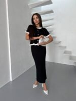 Жіночий костюм з контрастним оздобленням чорного кольору