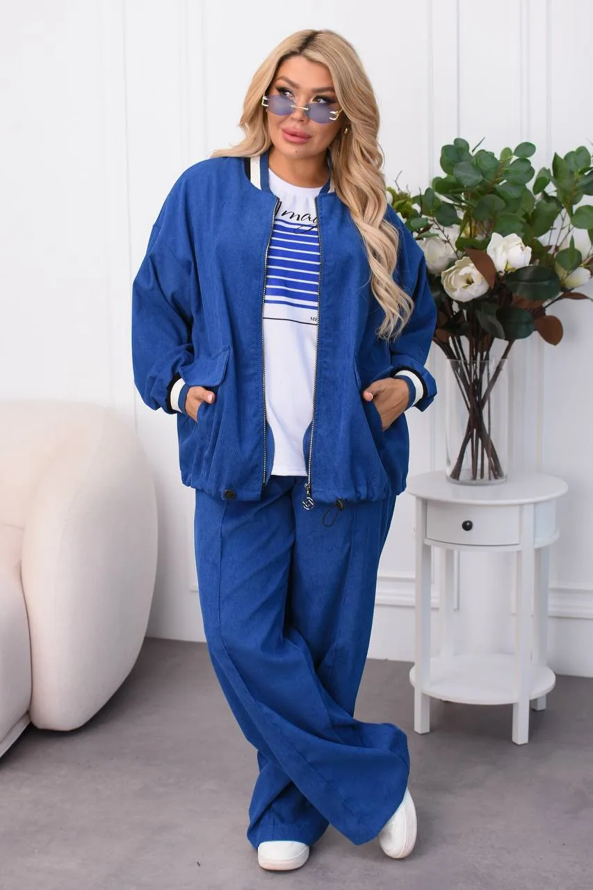 zhinochyj-kostyum-z-kontrastnymy-manzhetamy-dzhynsovogo-koloru-90534-sa-307-denim-1 Жіночий костюм з контрастними манжетами джинсового кольору