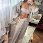 Жіночий сатиновий костюм-трійка бежевого кольору