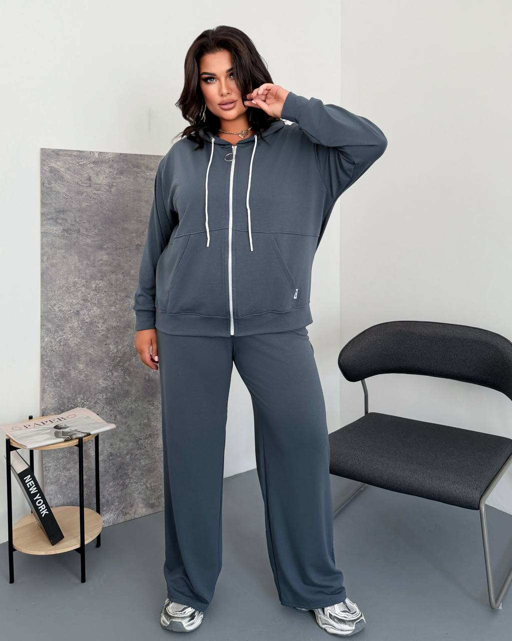 zhinochyj-sportyvnyj-kostyum-na-blyskavtsi-grafitovogo-koloru-90161-ss-171-graphite-1 Жіночий спортивний костюм на блискавці графітового кольору