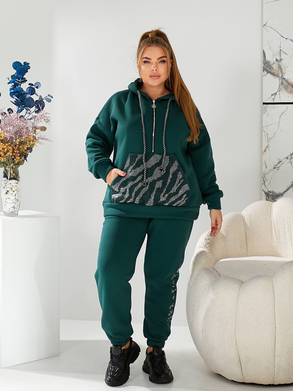 zhinochyj-sportyvnyj-kostyum-z-dekorom-zebra-smaragdovogo-koloru-90541-vm-409-emerald-1 Жіночий спортивний костюм з декором зебра смарагдового кольору