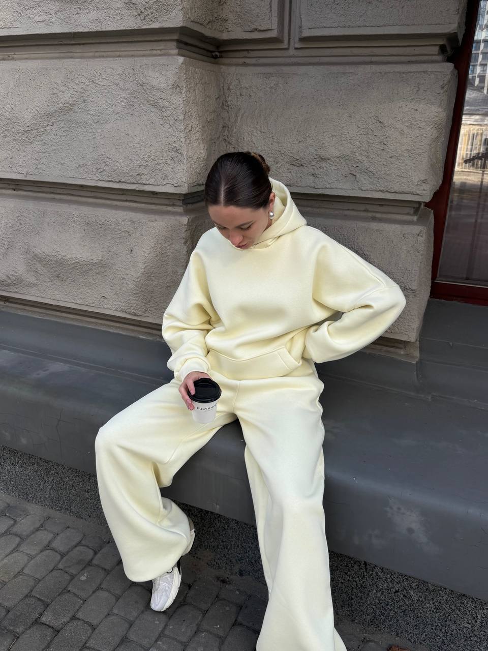 zhinochyj-sportyvnyj-kostyum-z-kapyushonom-molochnogo-koloru-90331-bs-938-milky-1 Жіночий спортивний костюм з капюшоном молочного кольору