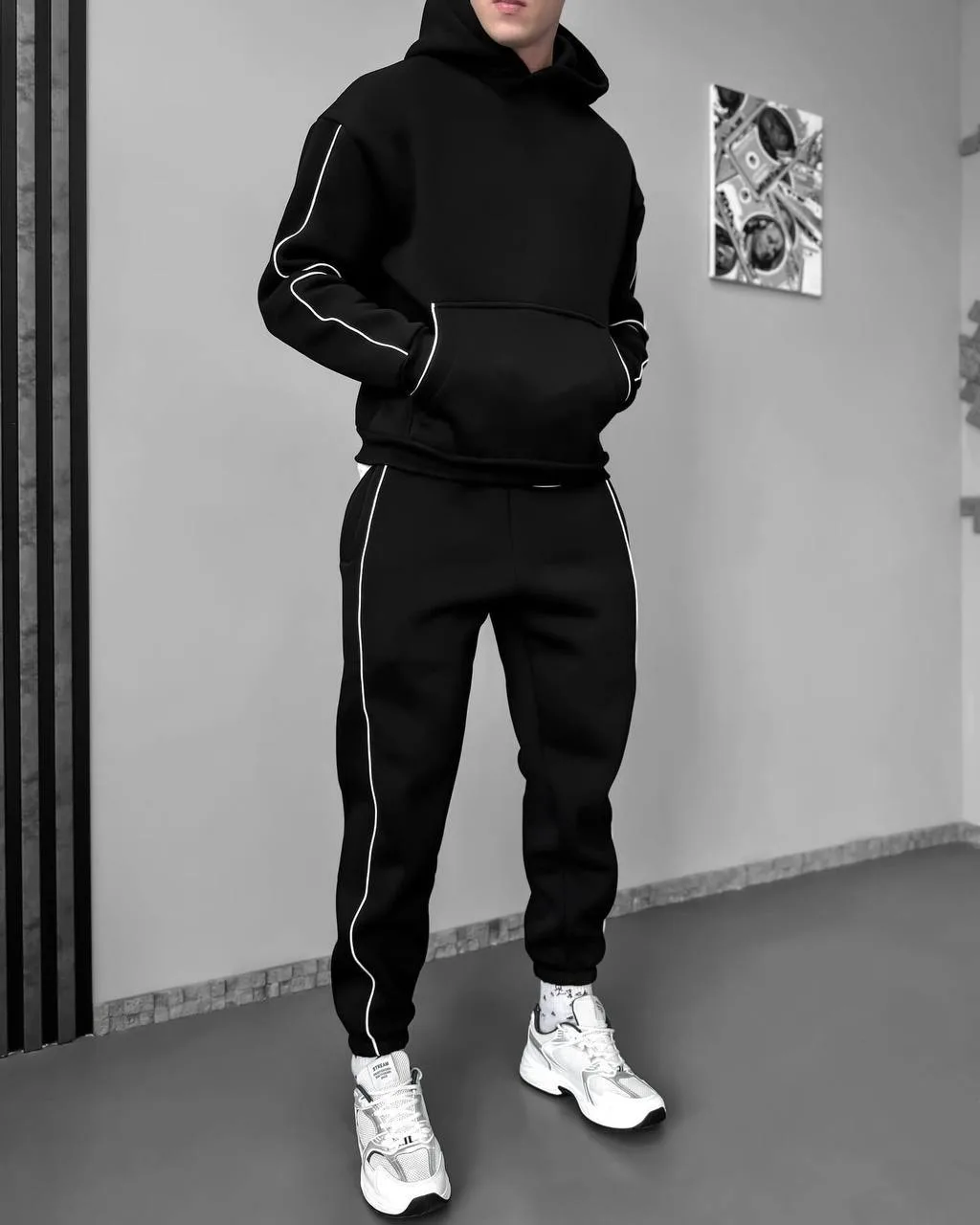 cholovichyj-sportyvnyj-kostyum-z-lampasamy-chornogo-koloru-90638-svn-774-1353-black-1 Чоловічий спортивний костюм з лампасами чорного кольору