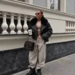Жіноча дублянка з хутряним коміром чорного кольору