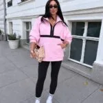 Жіноча кофта з чорними вставками рожевого кольору