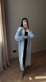 Жіноча сорочка з поясом блакитного кольору
