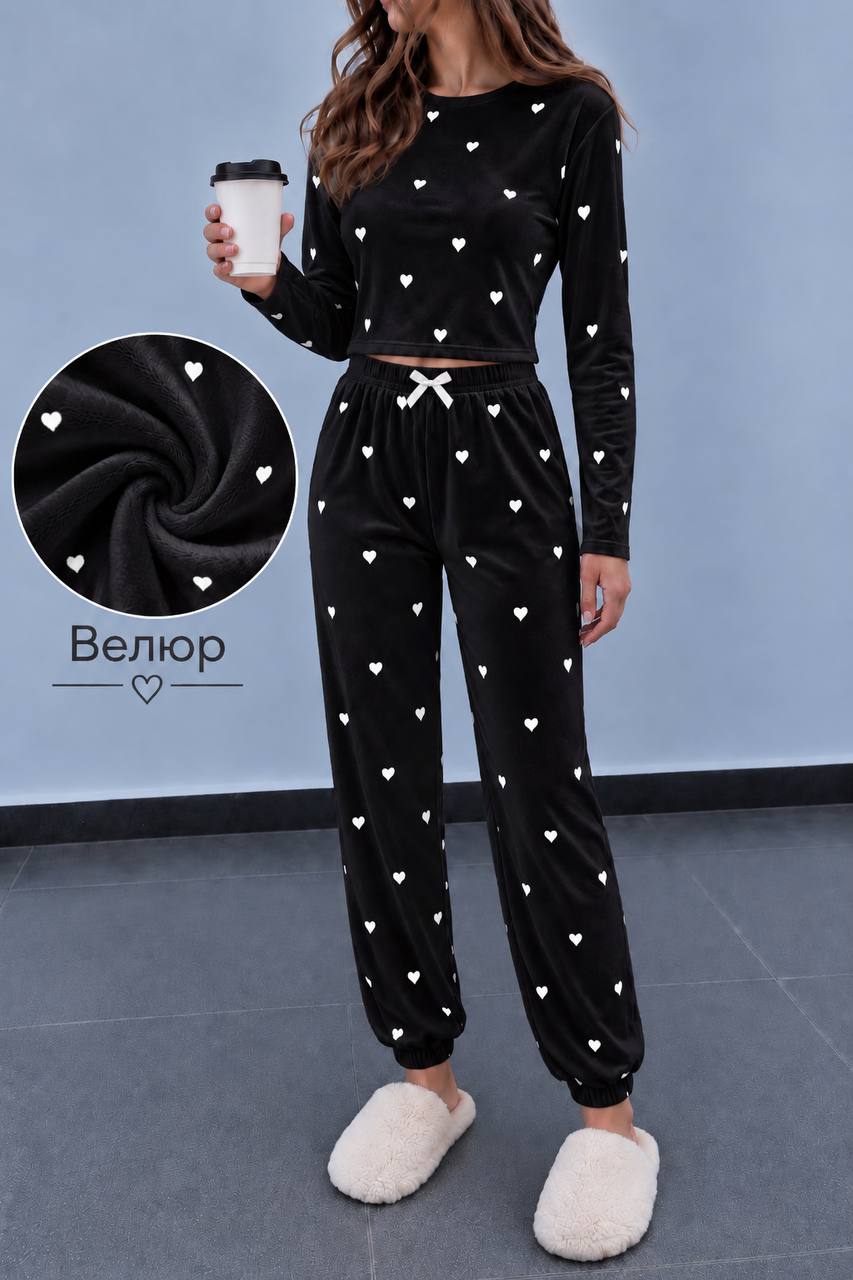 zhinocha-velyurova-pizhama-z-serdechkamy-chornogo-koloru-90729-ao-750-black-1 Жіноча велюрова піжама з сердечками чорного кольору