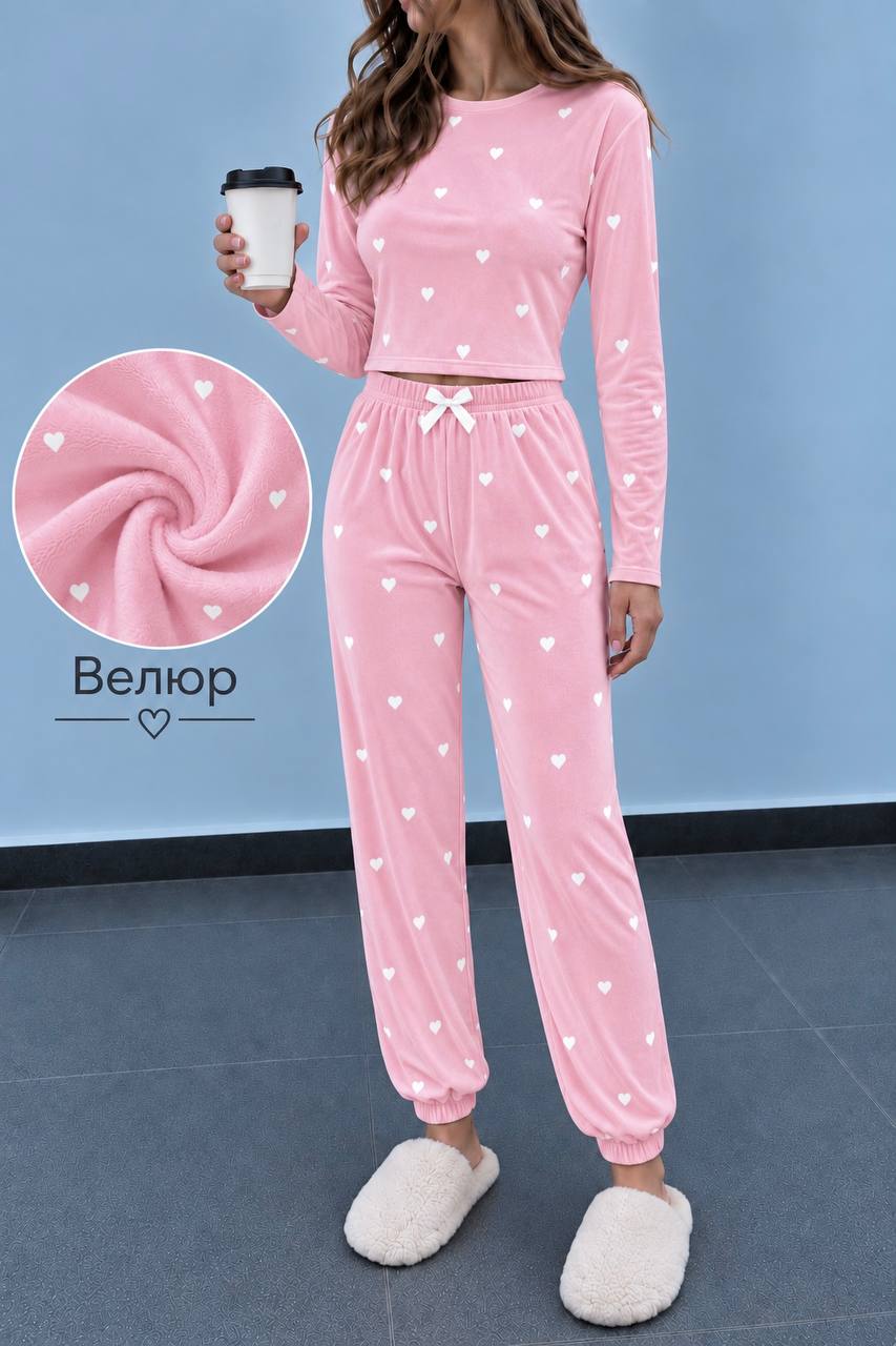 zhinocha-velyurova-pizhama-z-serdechkamy-rozhevogo-koloru-90728-ao-750-pink-1 Жіноча велюрова піжама з сердечками рожевого кольору