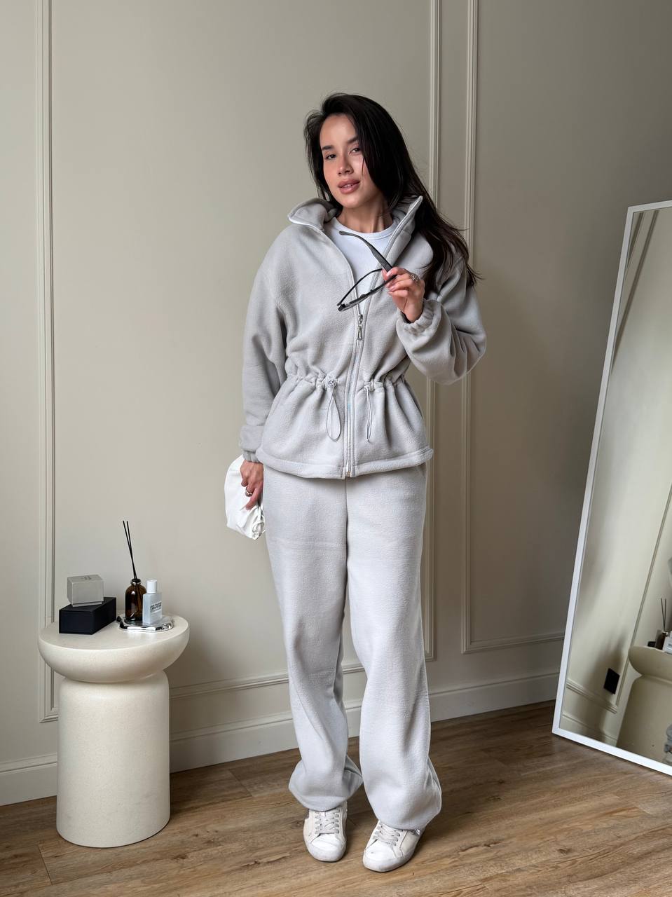 zhinochyj-flisovyj-kostyum-z-kuliskoyu-sirogo-koloru-90943-db-264-gray-1 Жіночий флісовий костюм з куліскою сірого кольору