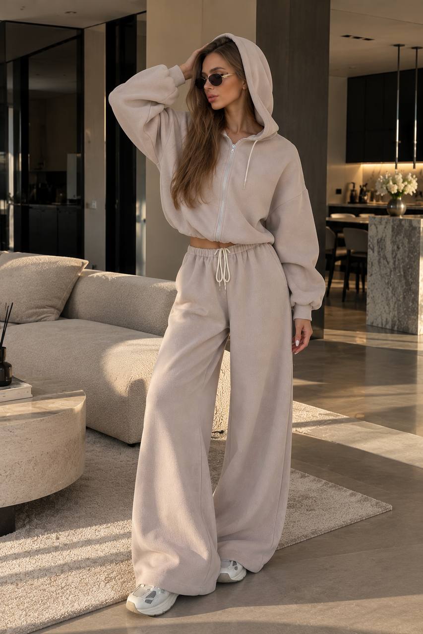 zhinochyj-flisovyj-kostyum-z-napysom-bezhevogo-koloru-90877-br-784-beige-1 Жіночий флісовий костюм з написом бежевого кольору