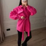 Жіночий кардиган з накладними кишенями гарячого рожевого кольору