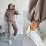 Жіночий спортивний костюм з лампасами мокко кольору