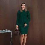 Жіночий в'язаний костюм з косами смарагдового кольору
