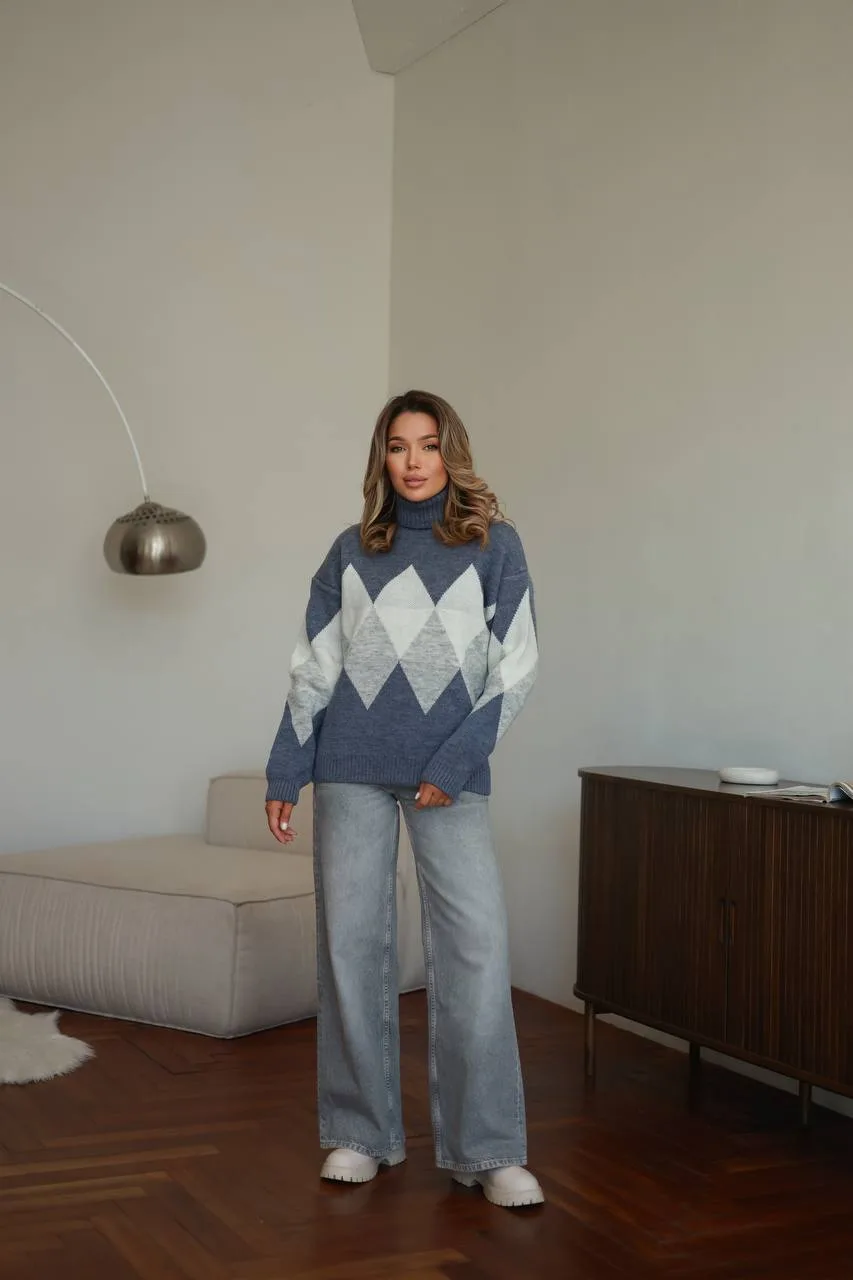 zhinochyj-vyazanyj-svetr-z-rombovym-vizerunkom-dzhynsovogo-koloru-90694-lm-5045-denim-1 Жіночий в'язаний светр з ромбовим візерунком джинсового кольору