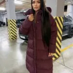 Жіночий зимовий пуховик вільного крою бургунді кольору